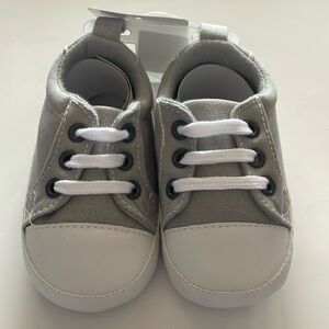 Luvable Friends Canvas sneakers/Booties Age 6-12 months